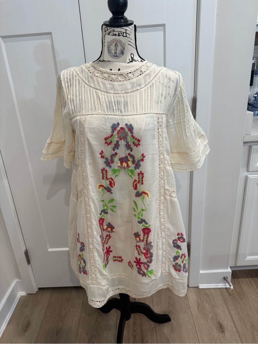 FREE PEOPLE, SHORT SLEEVE, EMBROIDERED/CROCHET, LINED, SHIFT LIKE, DRESS XSP